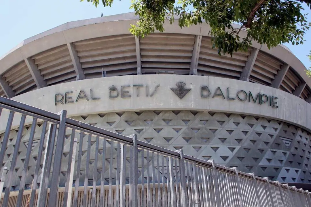 Exterior del estadio Benito Villamar&iacute;n | EP