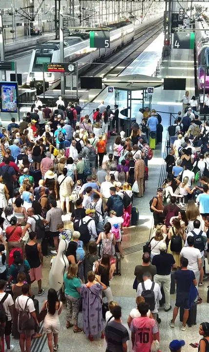 Colas en la estaci&oacute;n de Santa Justa | Junta de Andaluc&iacute;a