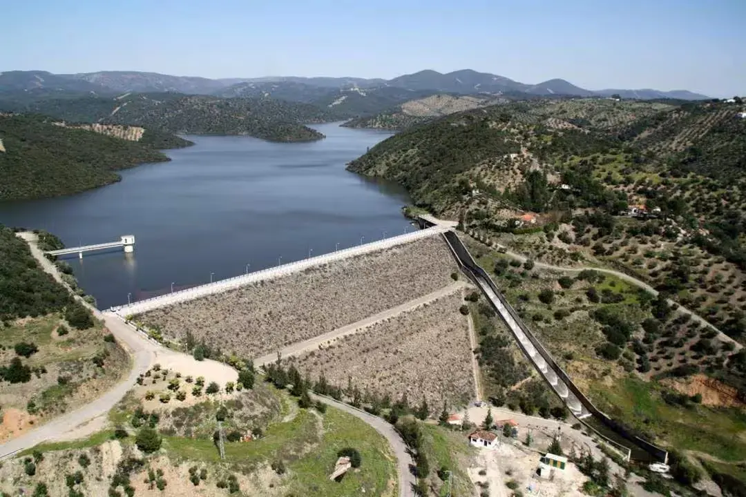 Embalse de Mart&iacute;n Gonzalo. - CHG