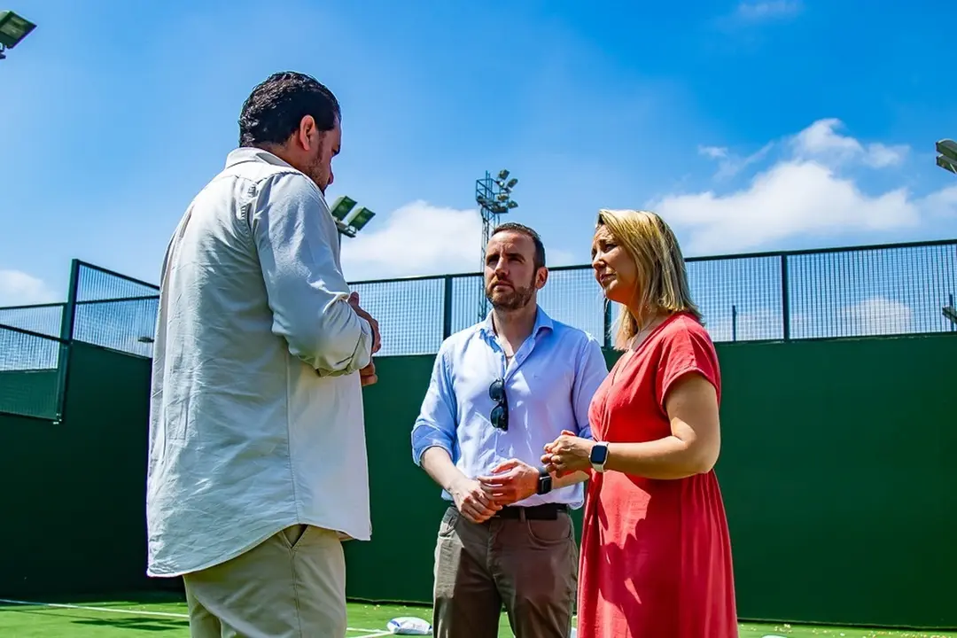 La alcaldesa de Alcal&aacute; de Guada&iacute;ra, Ana Isabel Jim&eacute;nez, durante su visita al Complejo Deportivo Distrito Sur.
- AYTO. DE ALCAL&Aacute; DE GUADA&Iacute;RA.
