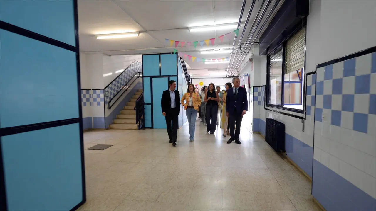  En la visita al CEIP Adriano, en el barrio de Pino Montano.| VIVA SEVILLA 