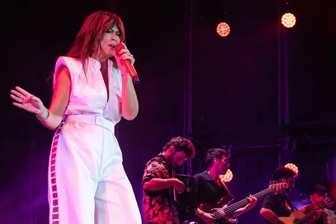  Vanesa Mart&iacute;n&nbsp;present&oacute; anoche en Noches de La Maestranza su nuevo trabajo discogr&aacute;fico, una colecci&oacute;n de canciones in&eacute;ditas que prometen enamorar a sus seguidores, &lsquo;Casa M&iacute;a&rsquo;, su disco "m&aacute;s libre, honesto y valiente: una mezcla entre la ra&iacute;z y la vanguardia". 