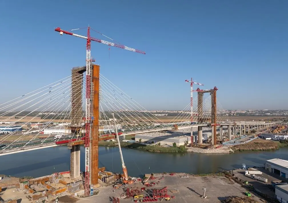  Vista &aacute;rea de los trabajos de sustituci&oacute;n de los tirantes del puente - GOBIERNO DE ESPA&Ntilde;A 