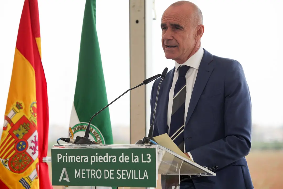  Mu&ntilde;oz, en el acto de colocaci&oacute;n de la primera piedra de la L&iacute;nea 3. Archivo/EP 