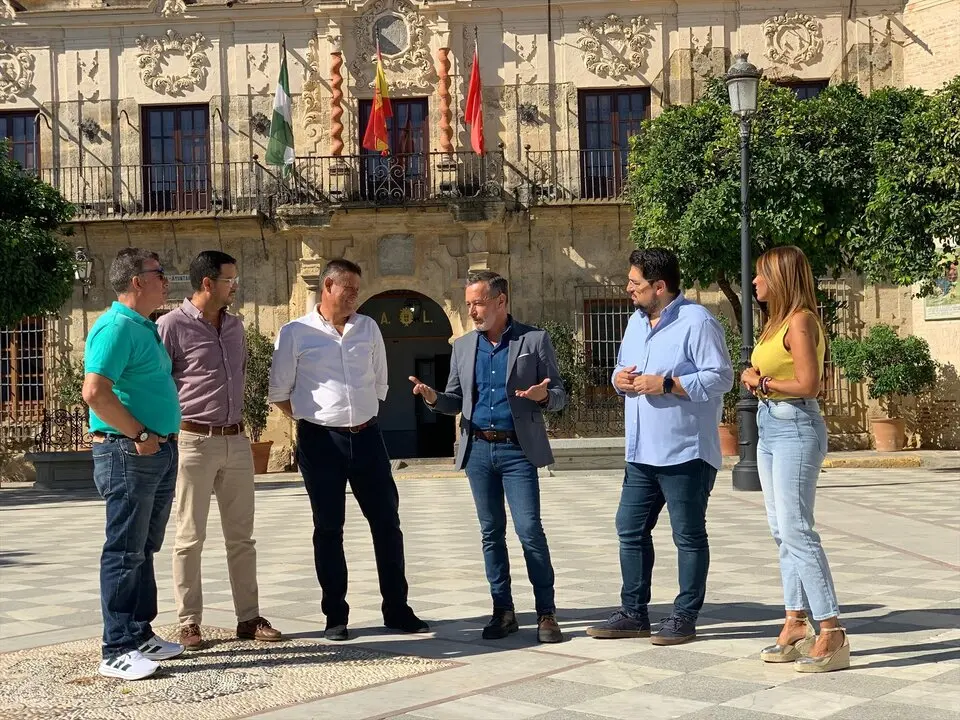  El secretario de Organizaci&oacute;n del PSOE de Sevilla, en una atenci&oacute;n a medios en Lora del R&iacute;o |&nbsp;PSOE DE SEVILLA 