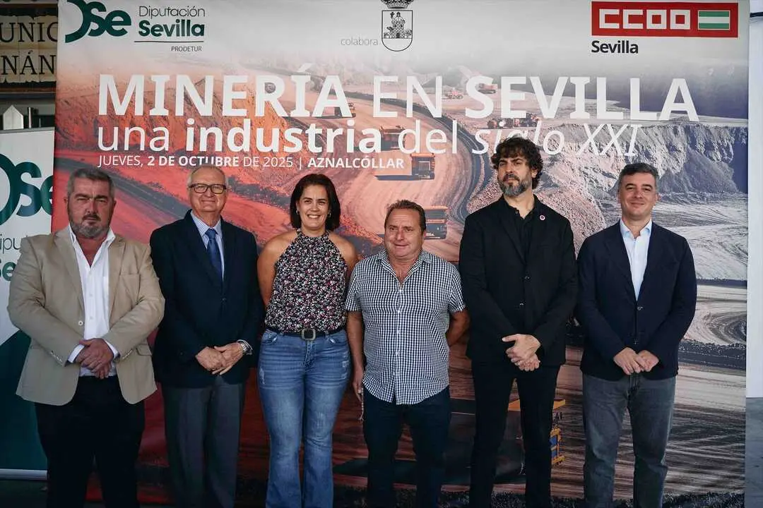  Foto de familia antes del comienzo de la jornada sobre miner&iacute;a celebrada en Aznalc&oacute;llar | DIPUTACION DE SEVILLA 