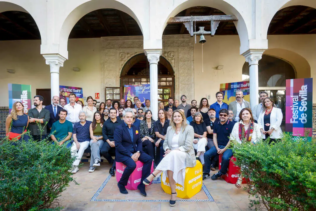  Autoridades y cineastas en la presentaci&oacute;n de la 22&ordf; edici&oacute;n del Festival de Cine Europeo, en el Espacio Santa Clara. | VIVA SEVILLA 