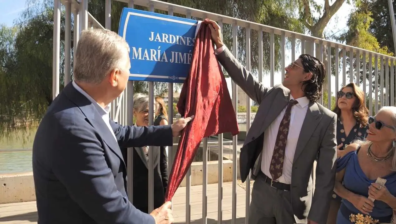  El alcalde inaugura en Triana los Jardines dedicados a la artista Mar&iacute;a Jim&eacute;nez | AYUNTAMIENTO 