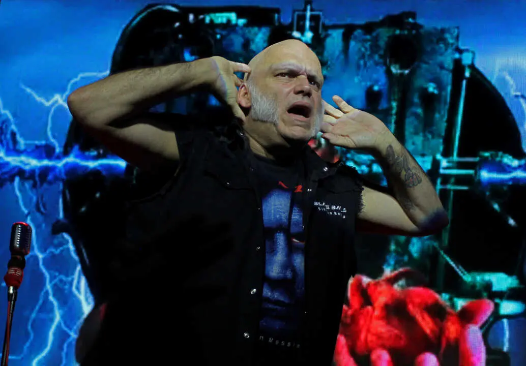  Blaze Bayley se entrega en cuerpo y alma a Sevilla. 