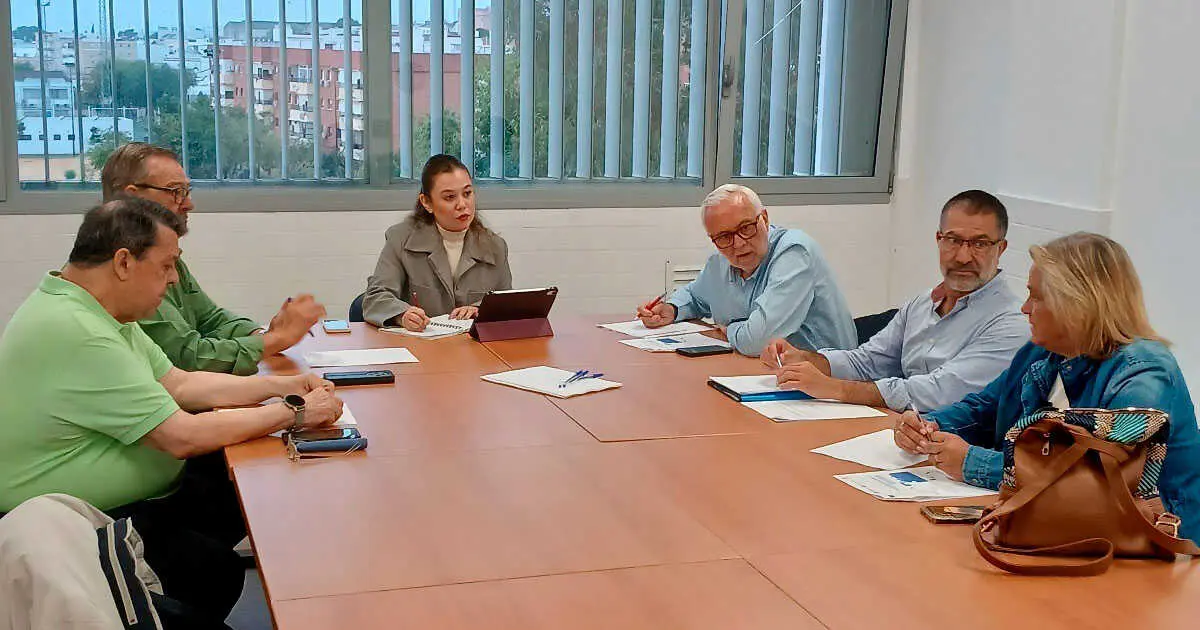  Reunión mantenida por la Delegada municipal de Empleo de Alcalá de Guadaíra, Paula Fuster, con todos los miembros y agentes que forman parte del Comité Ejecutivo del Pacto Local por el Empleo | AYTO ALCALÁ 