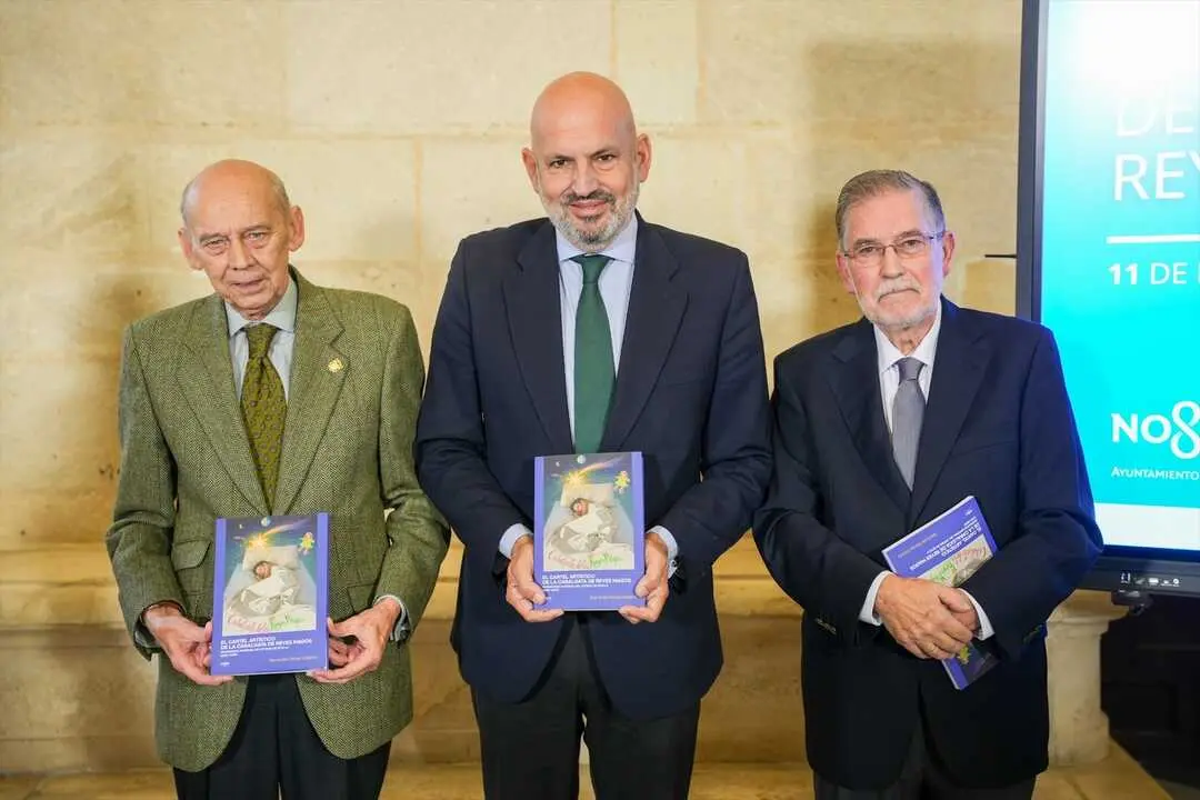  El delegado de Fiestas Mayores del Ayuntamiento de Sevilla, Manuel Al&eacute;s, en la presentaci&oacute;n del libro 'El cartel art&iacute;stico de la Cabalgata de Reyes Magos. Patrimonio material del Ateneo de Sevilla (1932-2025) |&nbsp;AYUNTAMIENTO DE SEVILLA 