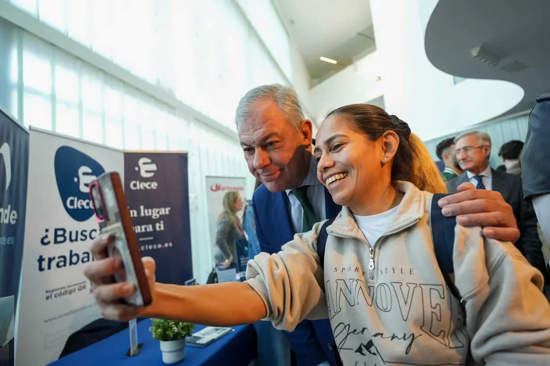  Sanz en la inauguraci&oacute;n de la VII Feria del Empleo y Emprendimiento del Pol&iacute;gono Sur. 