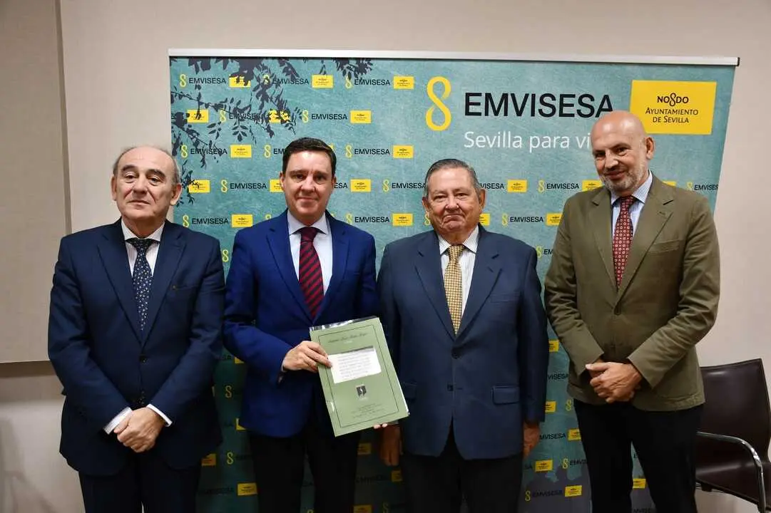  Firma de la cesi&oacute;n de un local por parte del Ayuntamiento de Sevilla a la Hermandad de San Benito | AYUNTAMIENTO DE SEVILLA 