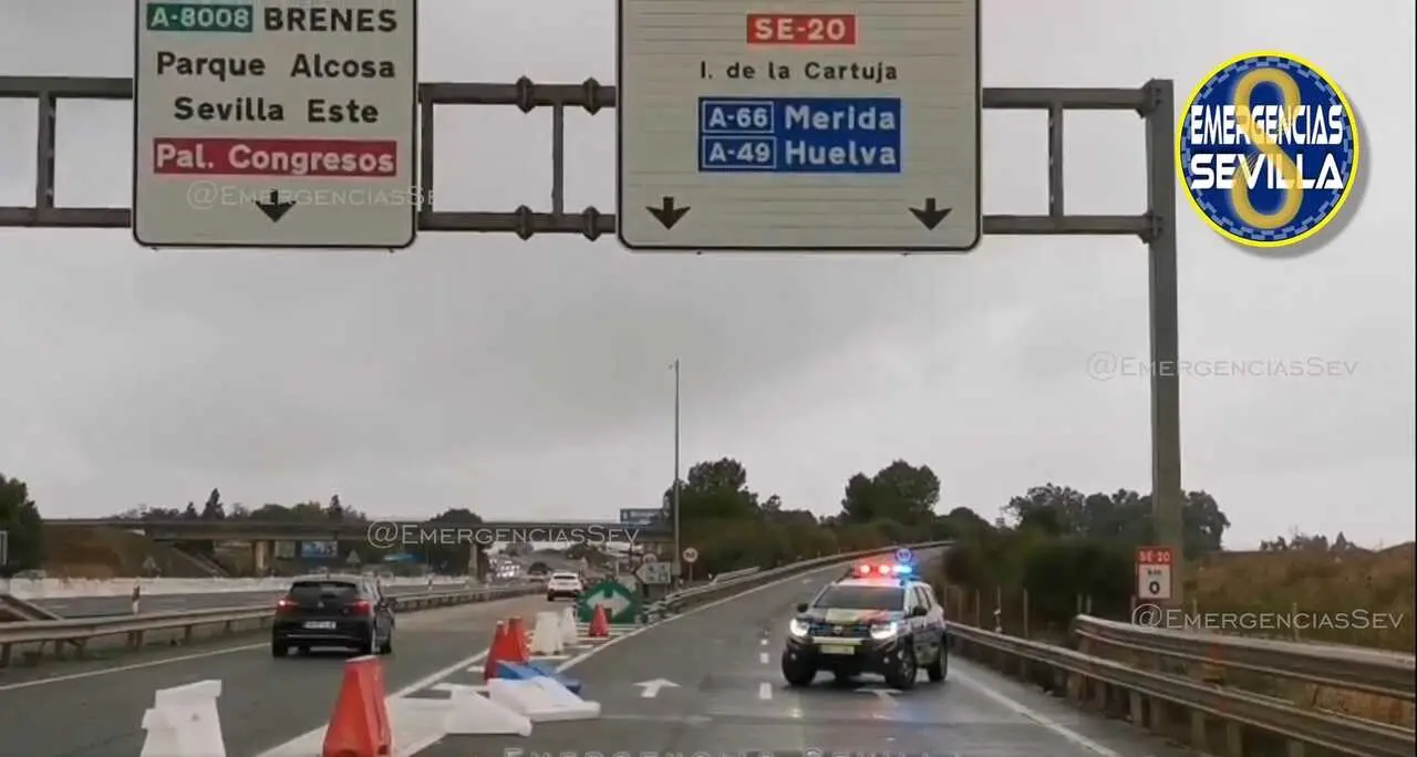  Imagen de las laborales de Emergencias en la S-20 | EMERGENCIAS SEVILLA 