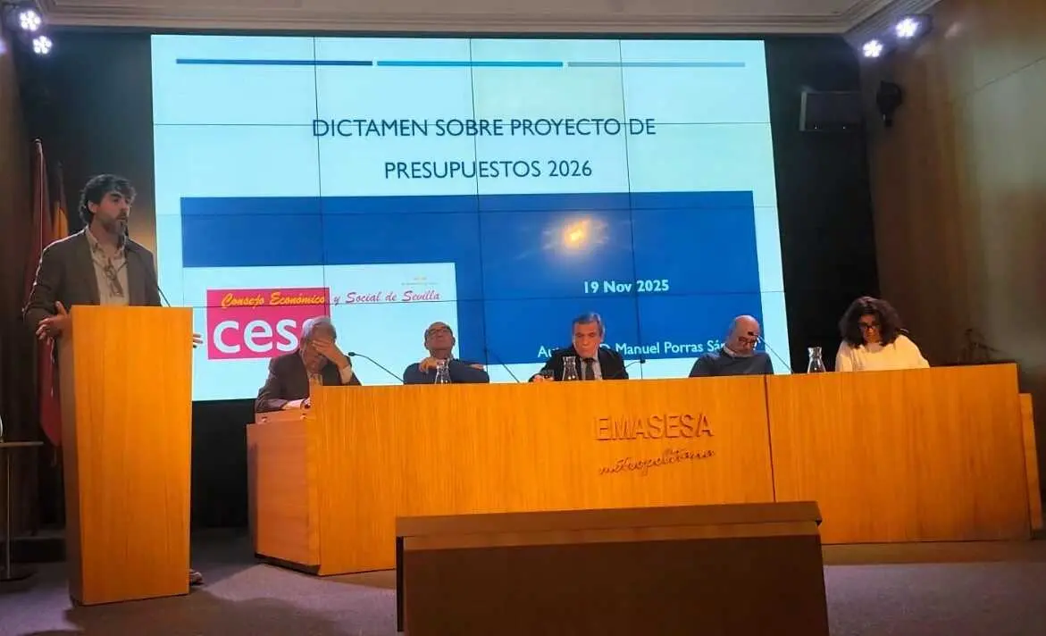  Carlos Aristu, secretario general de CCOO de Sevilla, durante su intervenci&oacute;n en el Pleno del CESS  | CCOO SEVILLA 