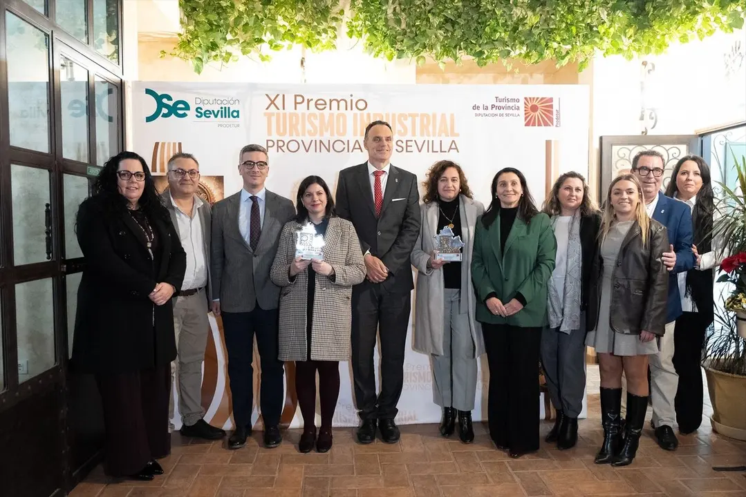  Foto de familia de la entrega de Premios 'Turismo Industrial Provincia de Sevilla', en un acto celebrado en las instalaciones de Forja Lebrija |&nbsp;DIPUTACI&Oacute;N DE SEVILLA 