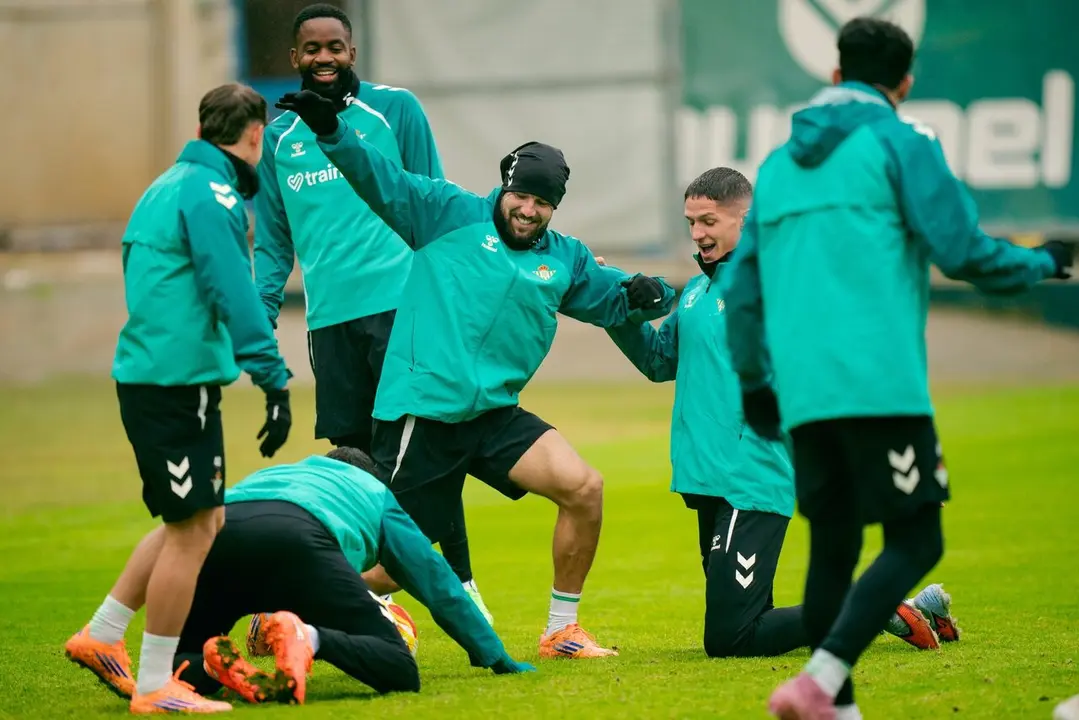  Jugadores del Real Betis Balompi&eacute; en el entrenamiento previo al partido de Copa del Rey. | RBB. 