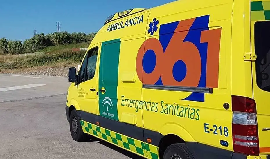 Ambulancia perteneciente a La Empresa P&uacute;blica de Emergencias Sanitarias 061<br>SALUD <br>JUNTA DE ANDALUC&Iacute;A 