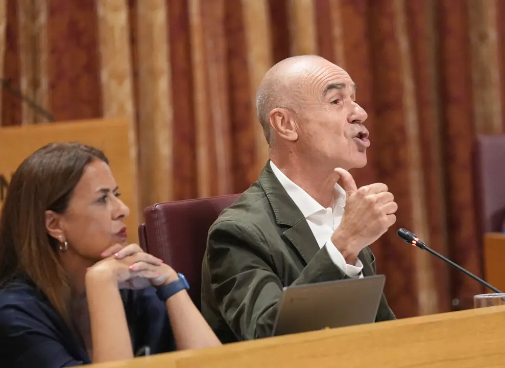  El portavoz del PSOE, Antonio Mu&ntilde;oz, durante un pleno. | Archivo 