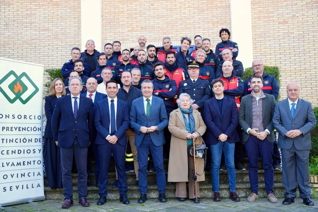  Foto de familia de los homenajeados. | Diputaci&oacute;n 