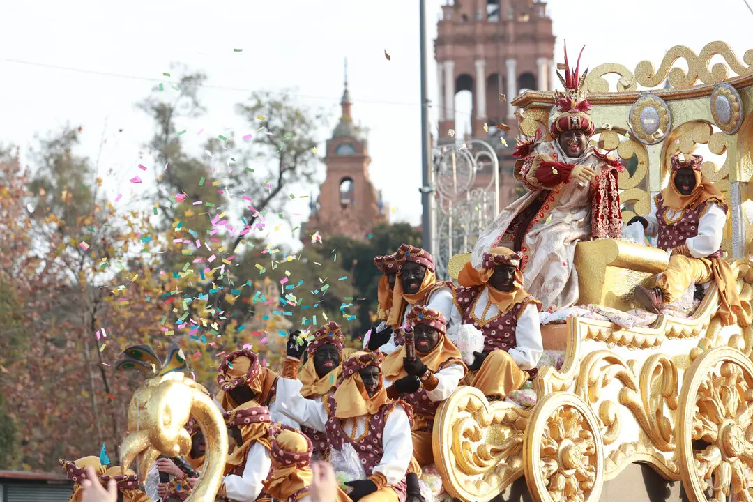  La carroza del rey Baltasar durante la Cabalgata de Reyes Magos de Sevilla | Roc&iacute;o Ruz / Europa Press 