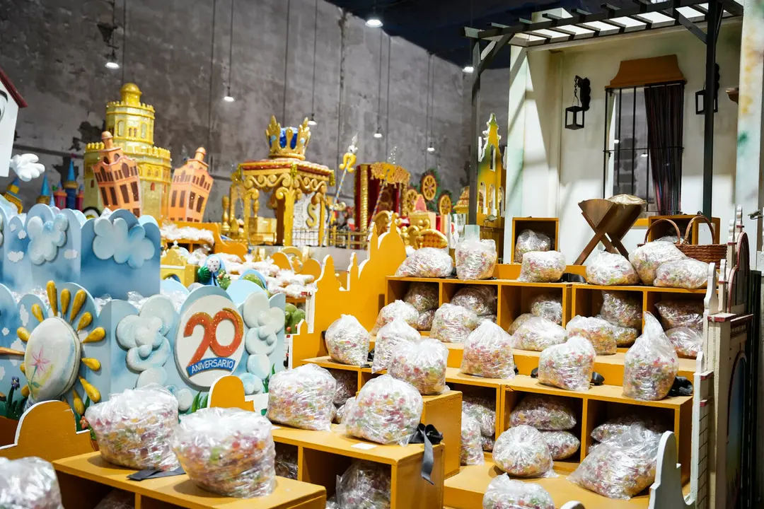  Cien mil caramelos se repartir&aacute;n en las carrozas de los Reyes Magos de Sevilla. | EP 