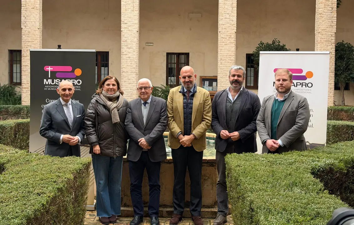  Foto de familia de la presentaci&oacute;n del encuentro 