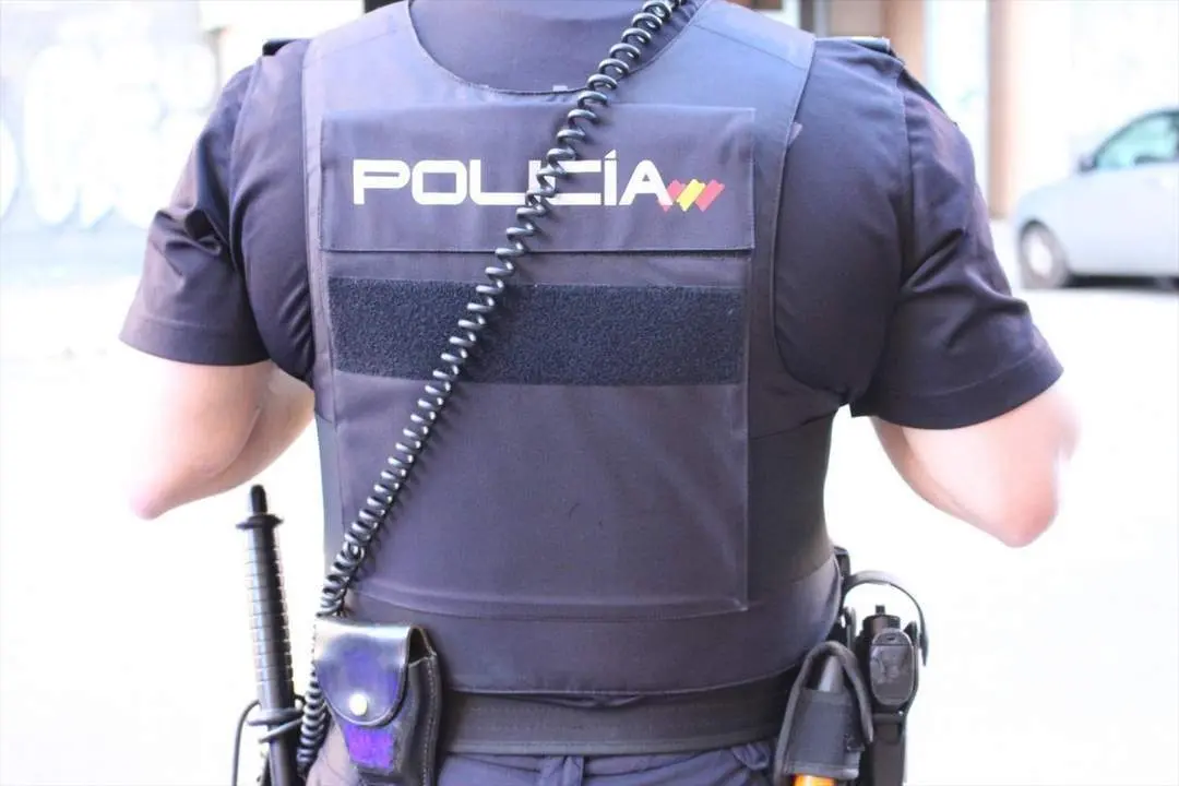  Imagen de archivo de un polic&iacute;a en servicio. - Policia Nacional 