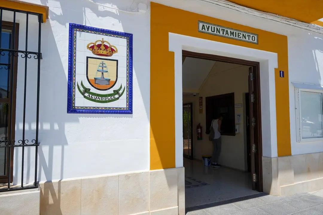  Fachada del ayuntamiento de Aguadulce. | EP. 