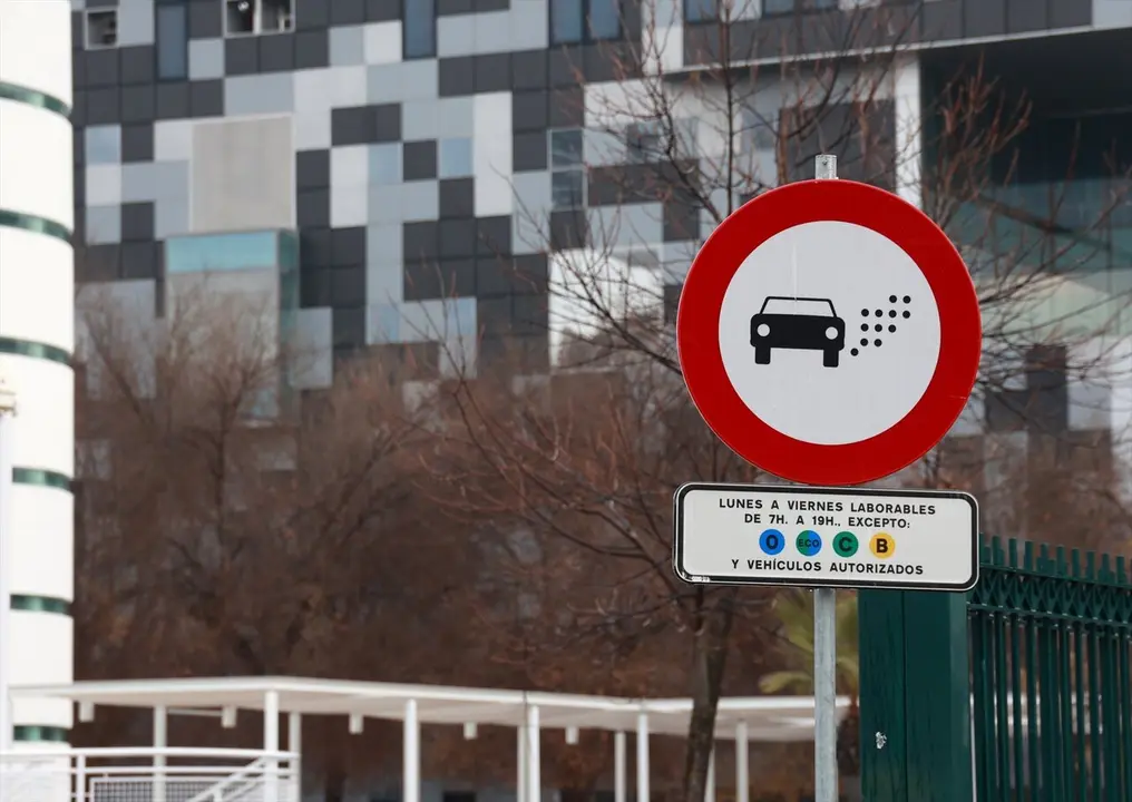  Se&ntilde;al de la Zona de Bajas Emisiones de la Cartuja en Sevilla | E.P. 