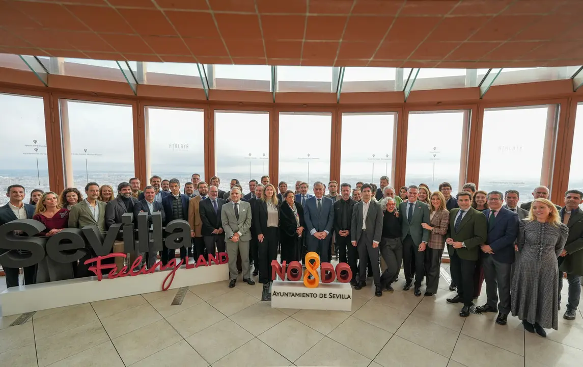  Autoridades y artistas en la presentaci&oacute;n de la oferta tur&iacute;stica que llevar&aacute; Sevilla a Fitur y del cartel de la Bienal de Flamenco. | AYUNTAMIENTO 