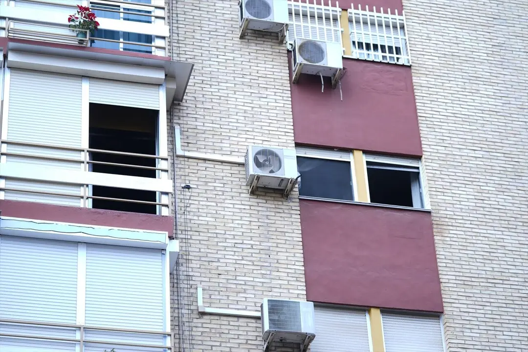  El piso de la calle Le&oacute;n X de Sevilla donde se produjo el incendio. | EP 