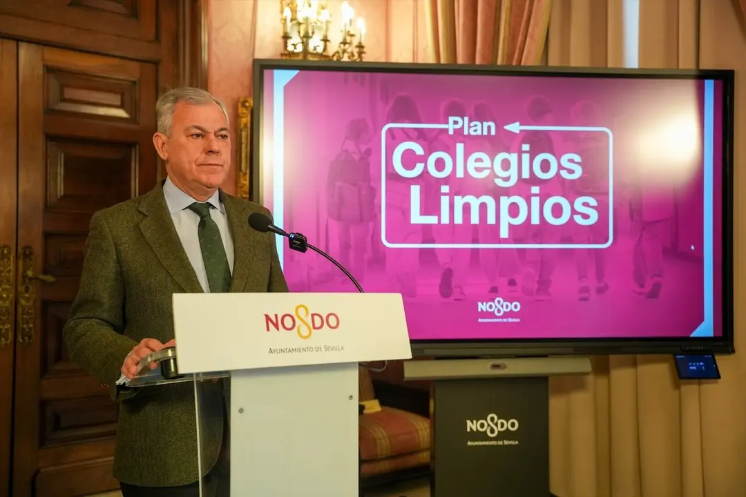  El alcalde de Sevilla, Jos&eacute; Luis Sanz, en la presentaci&oacute;n del Plan de Colegios Limpios | AYUNTAMIENTO DE SEVILLA 