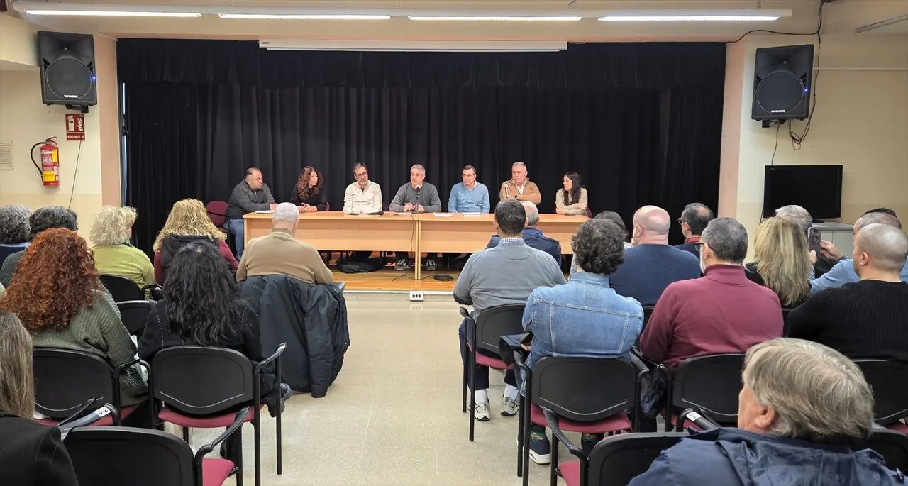  Reuni&oacute;n de representantes de la plantilla municipal, para abordar la privatizaci&oacute;n de la limpieza en centros p&uacute;blicos, en el centro C&iacute;vico Entreparques |&nbsp;CCOO 