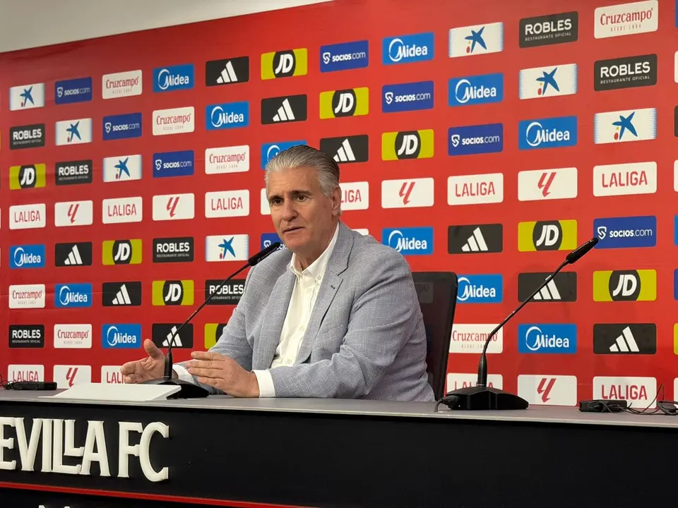  Antonio Cord&oacute;n, director deportivo del Sevilla F&uacute;tbol Club, en rueda de prensa. | PGC. 