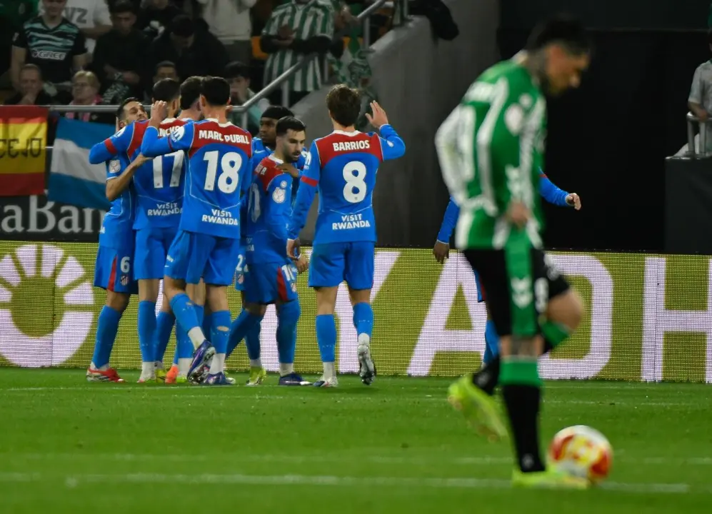  Los jugadores del Atl&eacute;tico de Madrid celebran un gol en los cuartos de Copa ante el Betis. | EFE. 