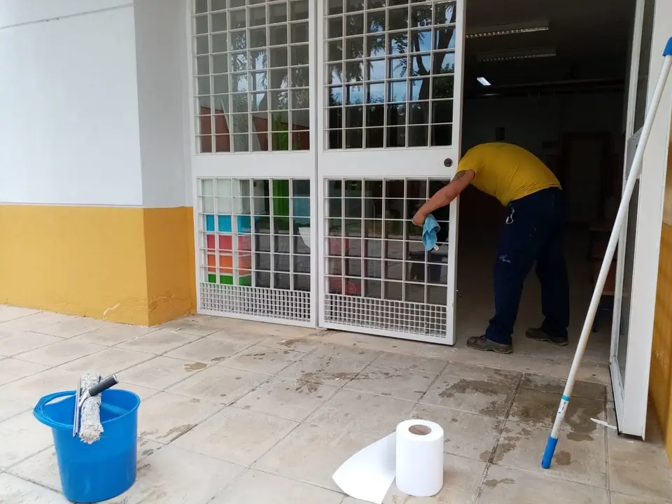  El Equipo de Gobierno de Alcal&aacute; de Guada&iacute;ra ha dise&ntilde;ado una serie de acciones para colaborar con la apertura de los colegios con medidas espec&iacute;ficas, como el refuerzo en la limpieza |&nbsp;AYTO ALCAL&Aacute; DE GUADA&Iacute;RA 