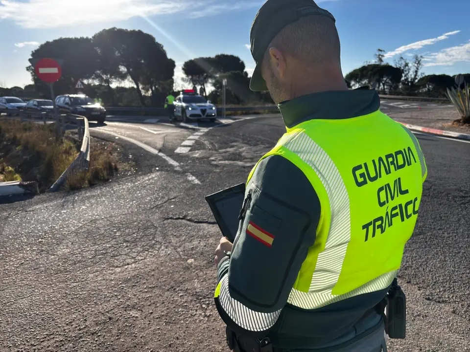  Un agente de la Guardia Civil de Tr&aacute;fico como imagen de recurso. | EP. 