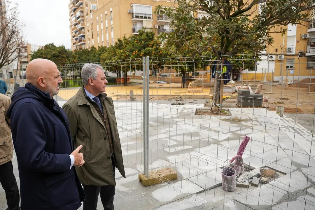  Manuel Al&eacute;z y Jos&eacute; Luis Sanz visitan obras en las redes de saneamiento de Emasesa en el distrito Triana-Los Remedios, en foto de archivo |&nbsp;AYTO DE SEVILLA 
