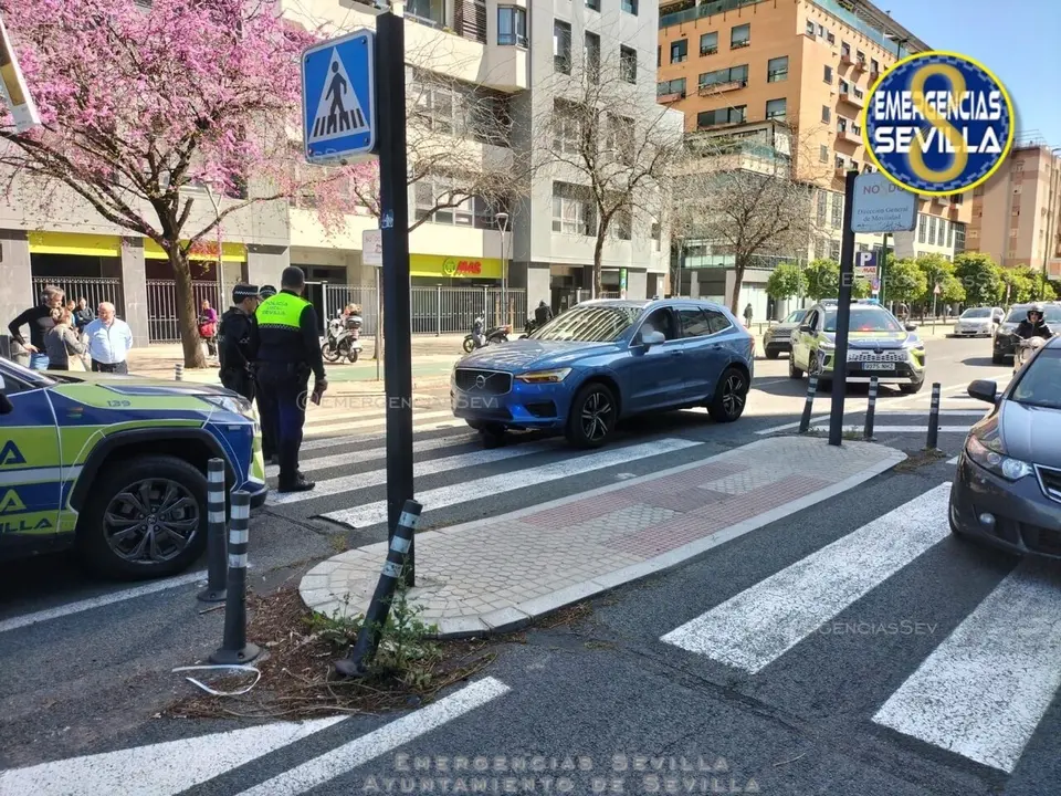  Accidente en la Avenida de la Buhaira en Sevilla |&nbsp;EMERGENCIAS SEVILLA 