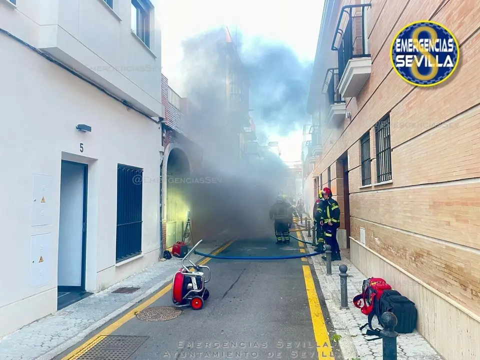  Incendio en la calle Juan de O&ntilde;ate en Sevilla. | AYUNTAMIENTO DE SEVILLA 