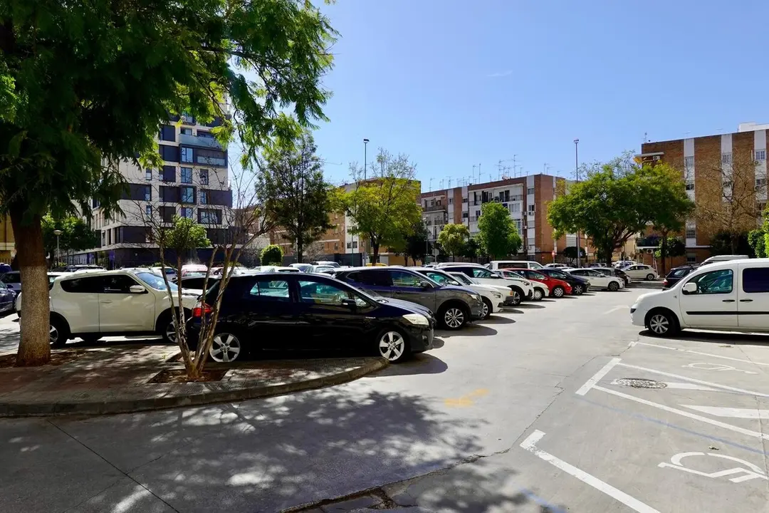  Parcela de Santa Mar&iacute;a del Robledo en Sevilla donde hay prevista la construcci&oacute;n de un edificio de 8 plantas | E.P. 