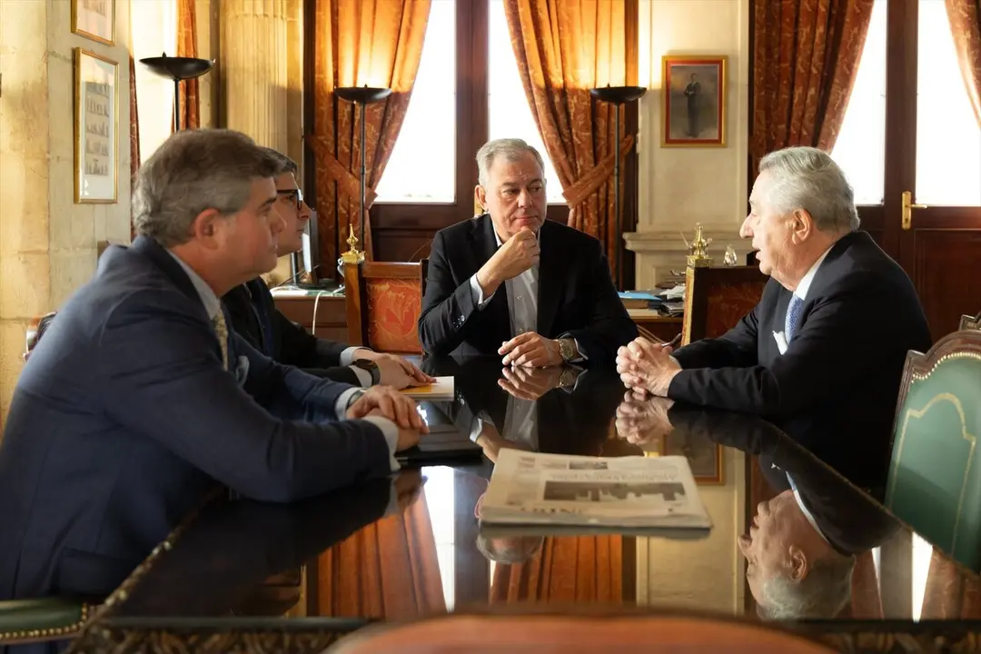  Reuni&oacute;n del alcalde de Sevilla, Jos&eacute; Luis Sanz, con Javier Targhetta |&nbsp;AYTO DE SEVILLA 