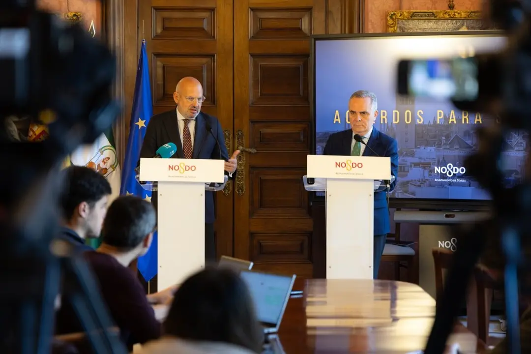  El portavoz del Gobierno municipal de Sevilla, Juan Bueno, en una rueda de prensa |&nbsp;AYTO DE SEVILLA 