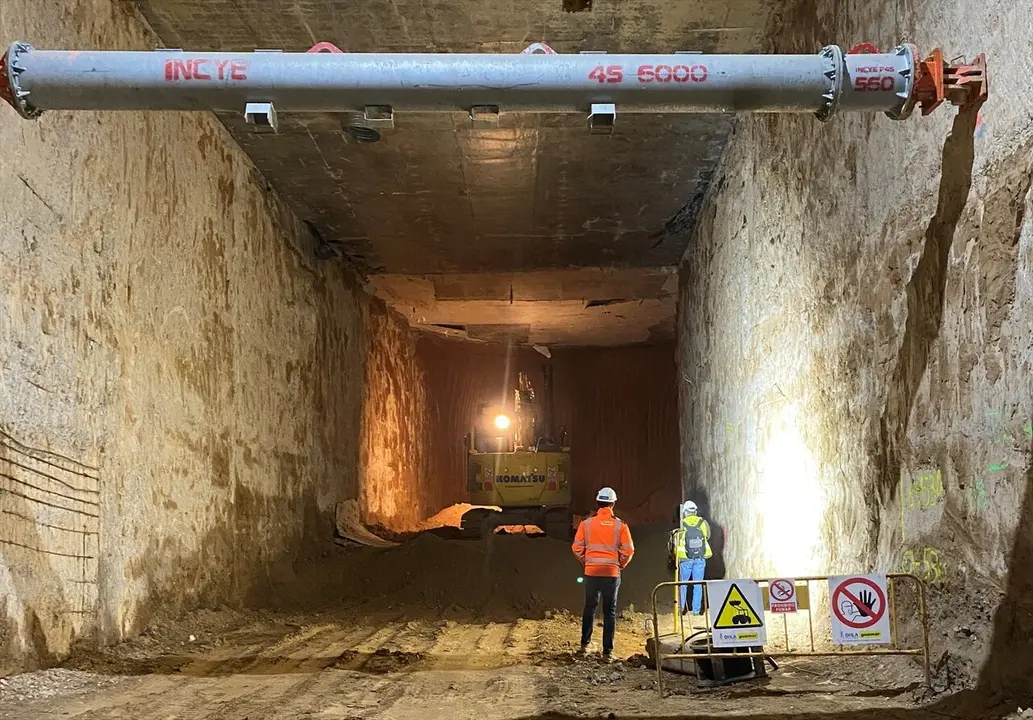  Trabajos en los t&uacute;neles de la L&iacute;nea 3 Norte del Metro, en Pino Montano, tras la finalizaci&oacute;n de las pantallas. | JUNTA 
