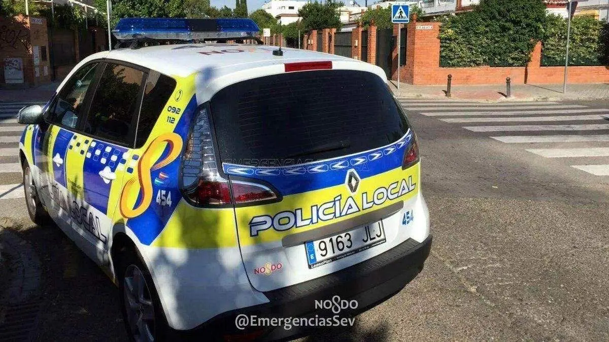  Coche de la Polic&iacute;a Local de Sevilla. | EP 