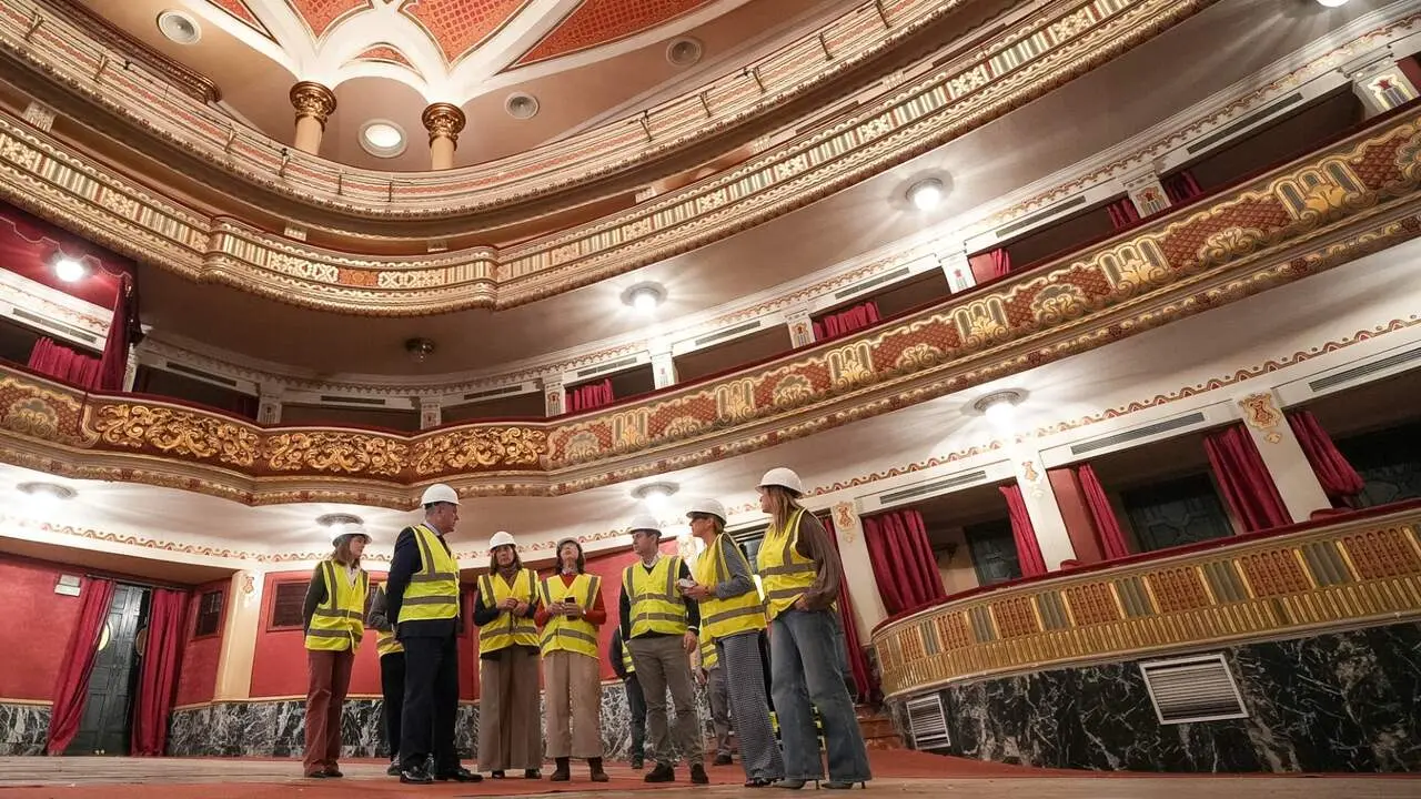 Durante la visita al Teatro Lope de Vega. | AYTO 