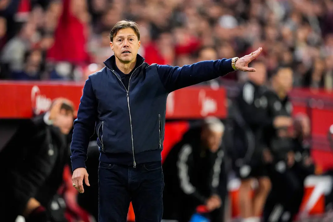  Mat&iacute;as Almeyda dando instrucciones a sus jugadores en el partido del Sevilla FC ante el Alav&eacute;s. | Corchero/EP 
