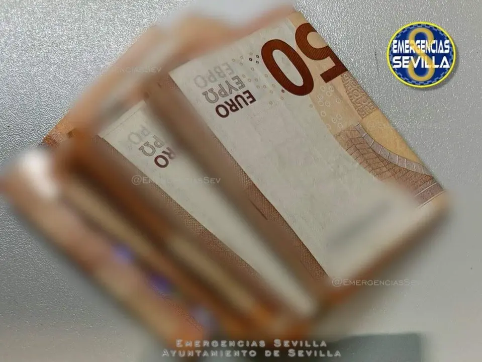  El dinero en met&aacute;lico encontrado. | Emergencias Sevilla 