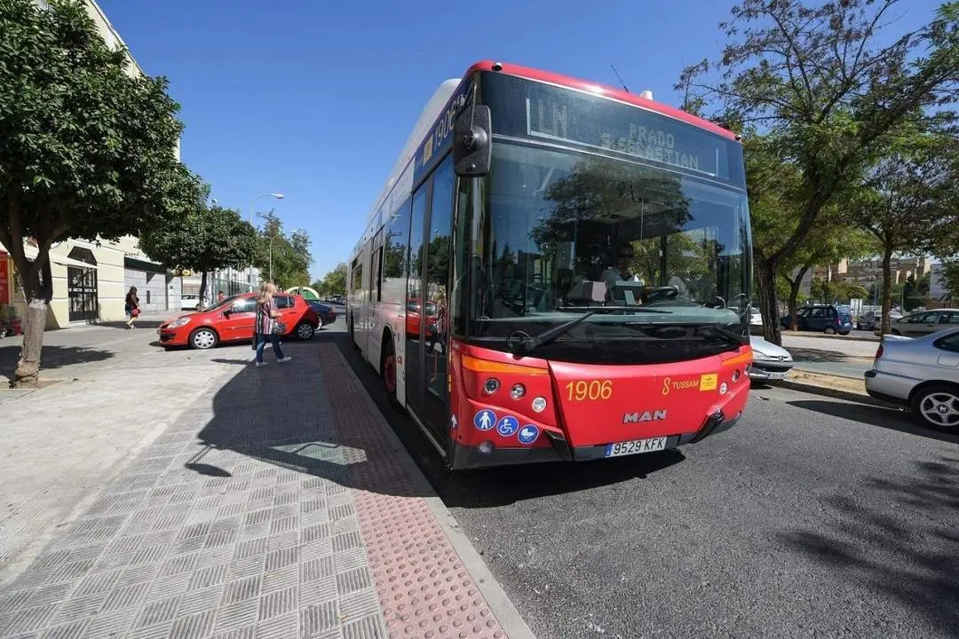 Autob&uacute;s de Tussam. - Archivo 